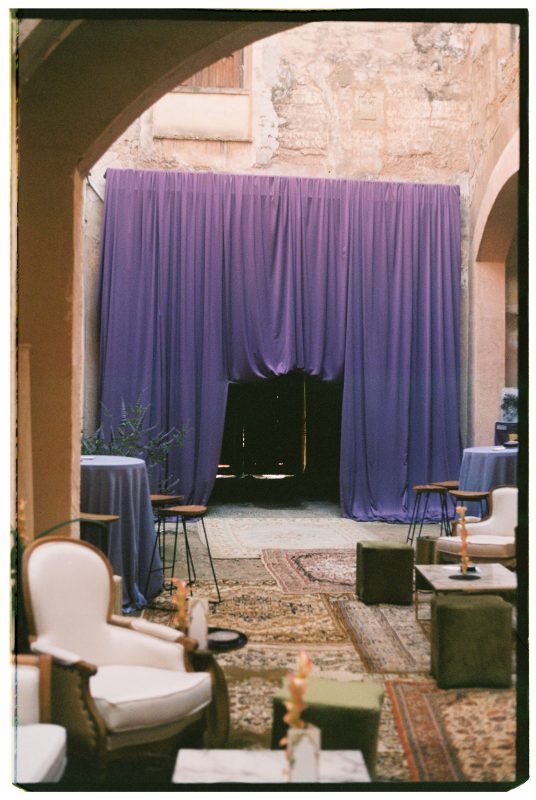 Wedding planner Valencia. Laura y George, wedding aniversary at Palacio Sot de Ferrer. Event planner. Destination wedding planner.